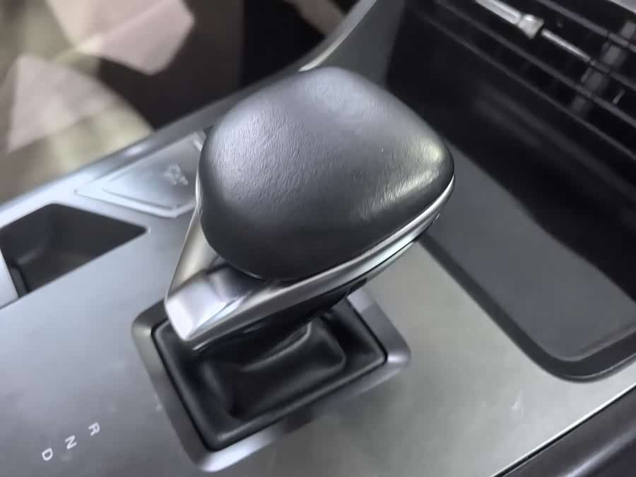 Roewe D5X DMH 2025 #12 Roewe D5X DMH 2025 car image #12