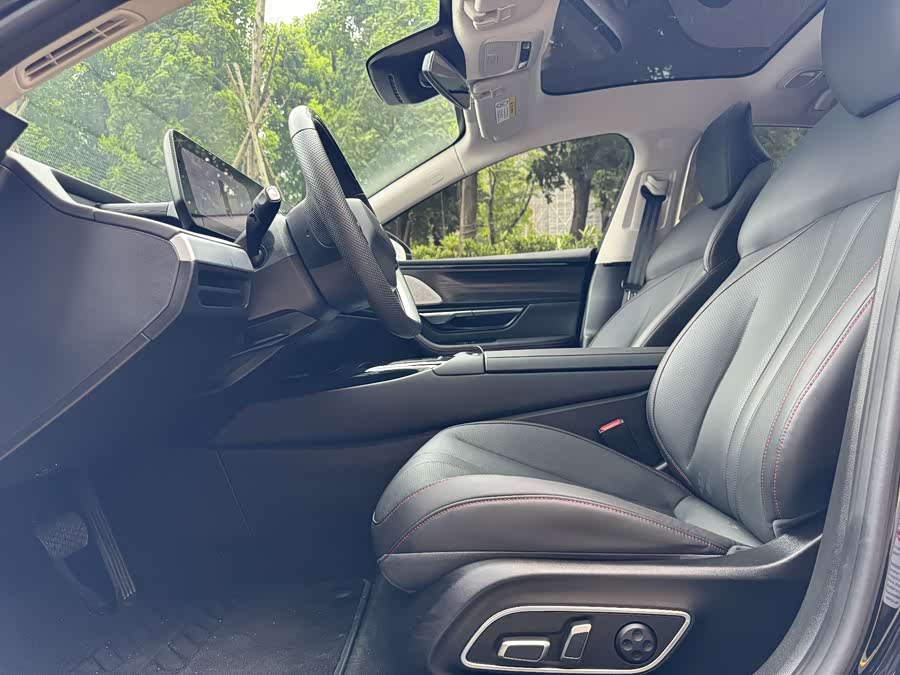 Xpeng P7 2023 #11 Xpeng P7 2023 car image #11