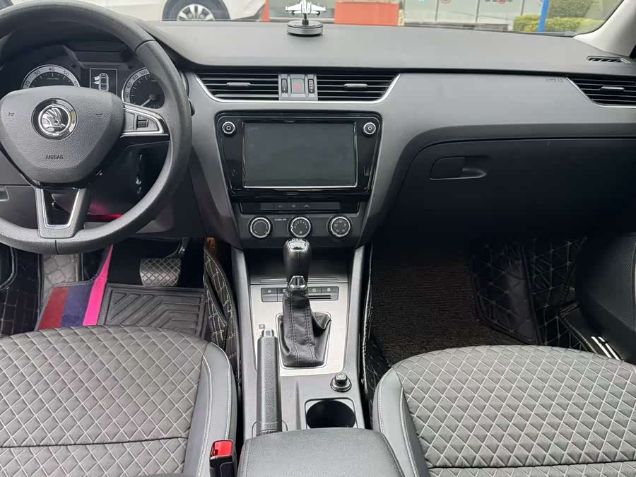 Skoda Octavia 2018 #6 Skoda Octavia 2018 car image #6