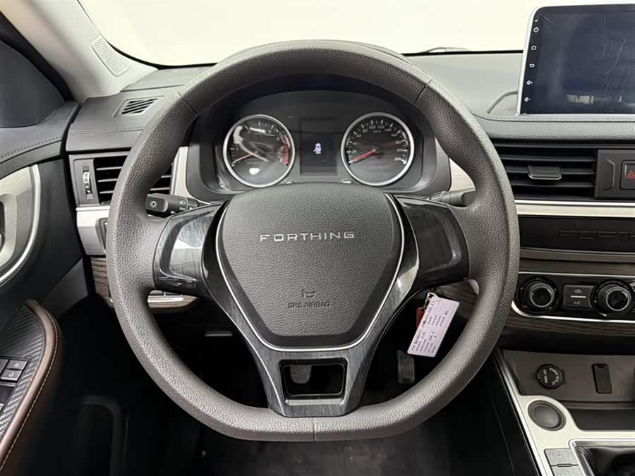 Forthing T5 2022 #4 Forthing T5 2022 صورة سيارة #4