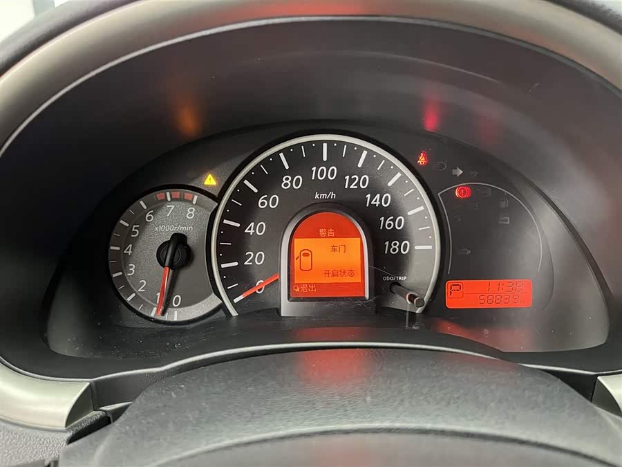 Nissan March 2016 #4 Nissan March 2016 صورة سيارة #4