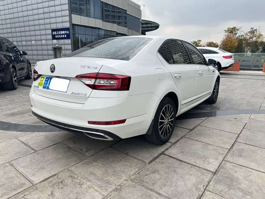 Skoda Octavia 2018 #9 Skoda Octavia 2018 car image #9