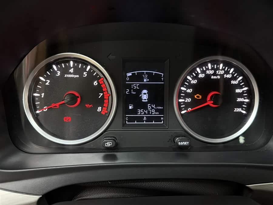 Forthing T5 2022 #6 Forthing T5 2022 صورة سيارة #6