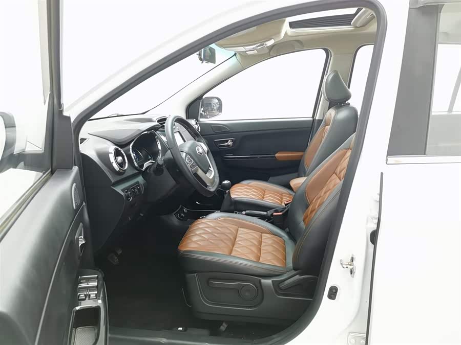 SWM X3 2017 #11 SWM X3 2017 изображение автомобиля #11