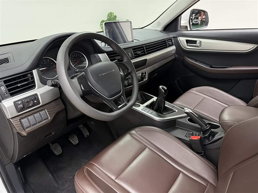 Forthing T5 2022 #9 Forthing T5 2022 صورة سيارة #9