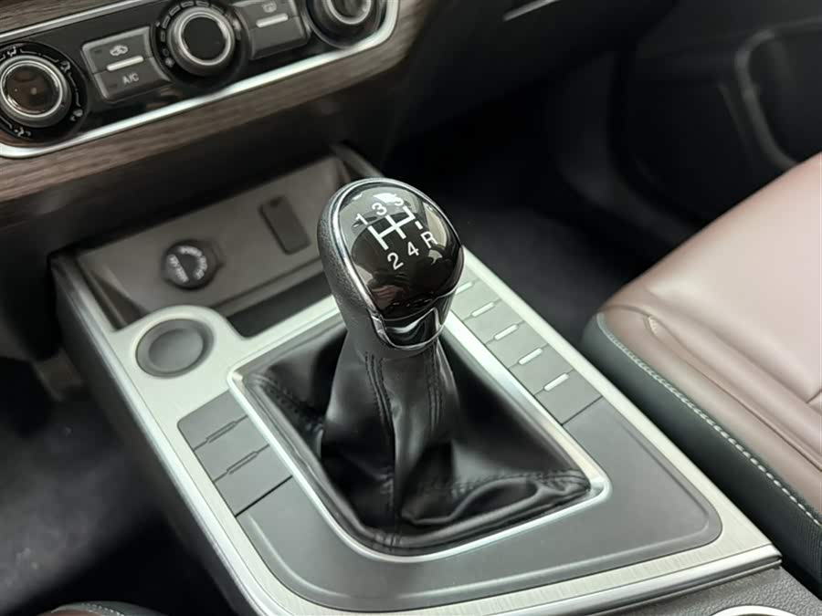 Forthing T5 2022 #8 Forthing T5 2022 صورة سيارة #8