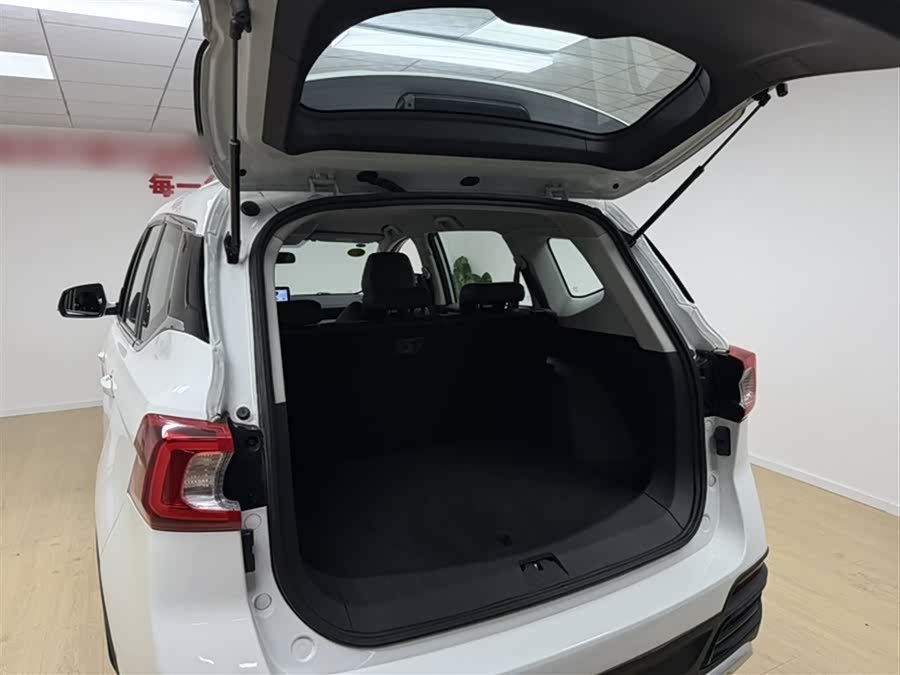 Forthing T5 2022 #11 Forthing T5 2022 صورة سيارة #11