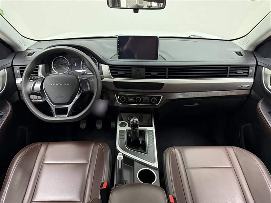 Forthing T5 2022 #16 Forthing T5 2022 صورة سيارة #16