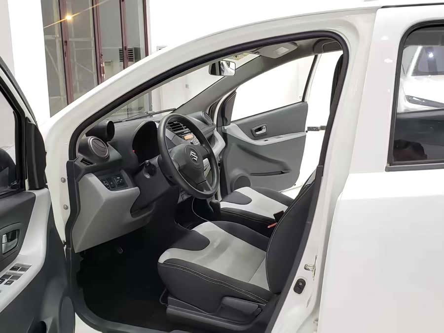 Suzuki 2012 #5 Suzuki 2012 car image #5