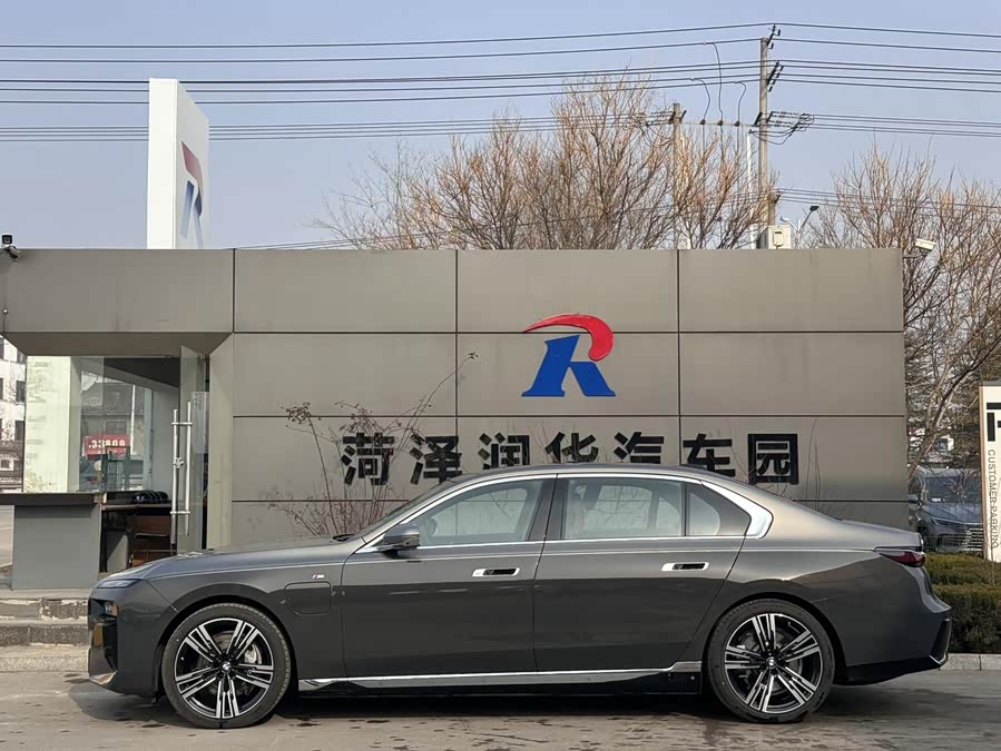 BMW i7 2025 #4 BMW i7 2025 car image #4