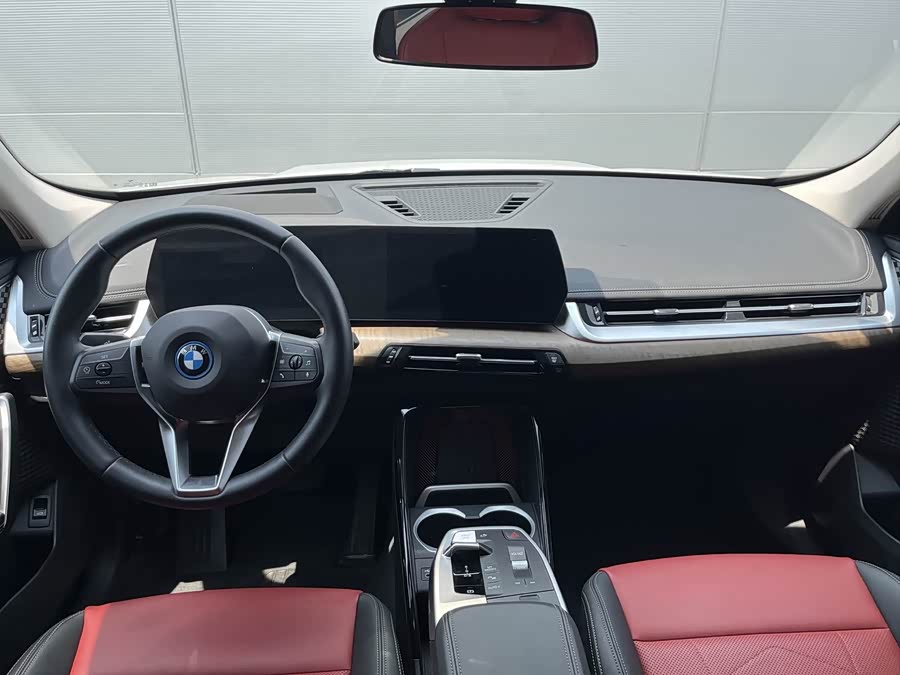 BMW iX1 2024 #5 BMW iX1 2024 صورة سيارة #5