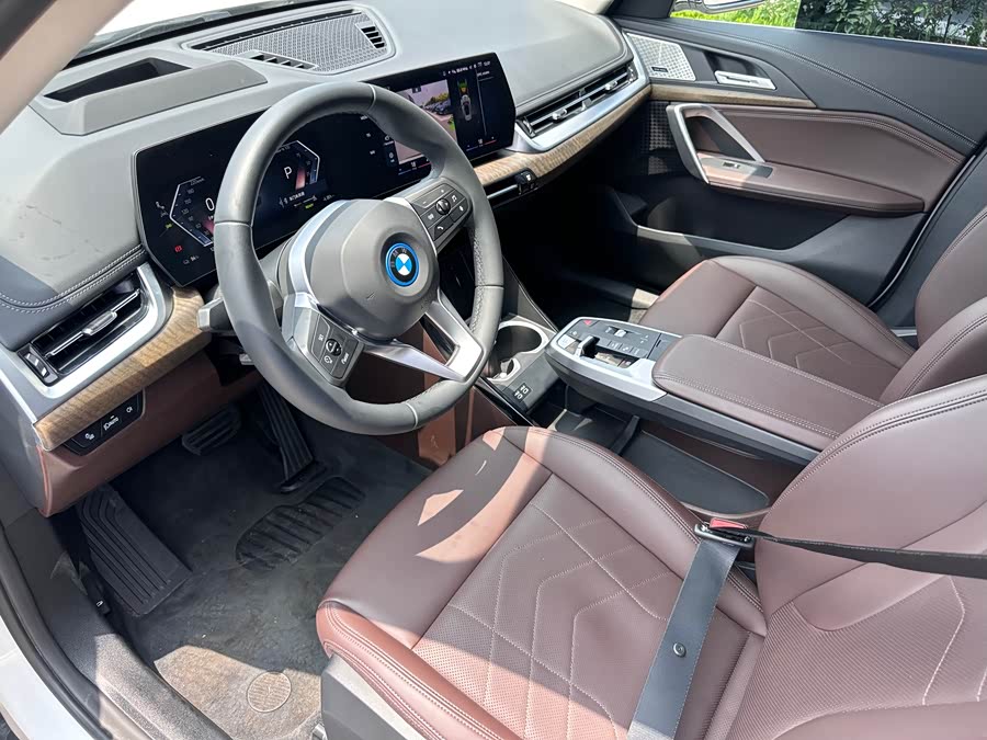 BMW iX1 2024 #7 BMW iX1 2024 car image #7