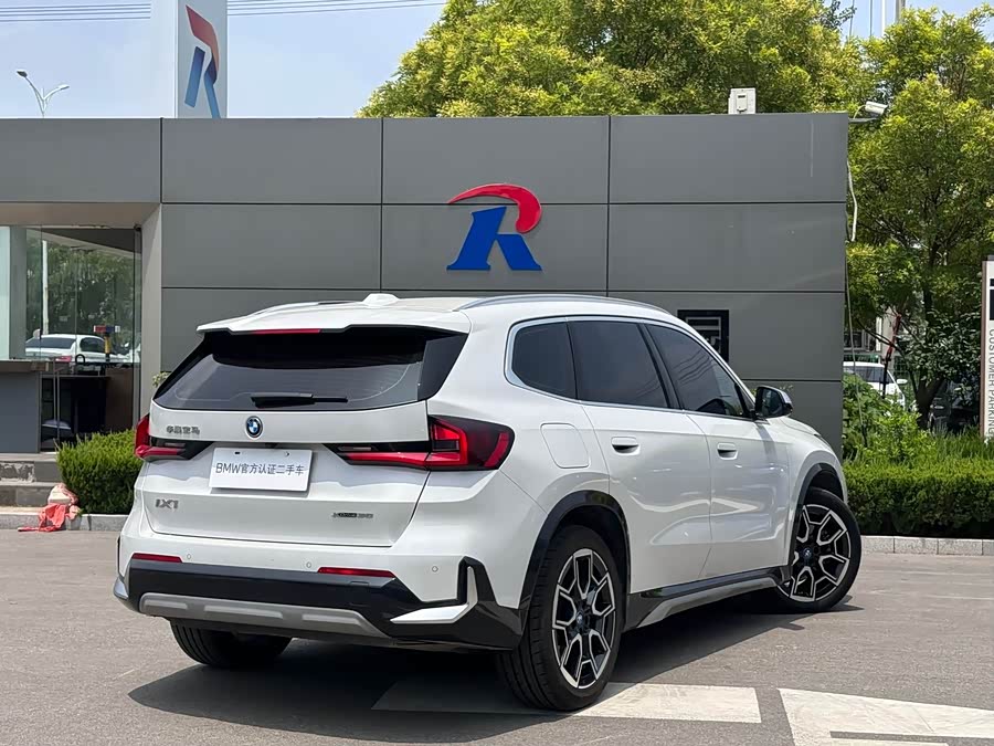 BMW iX1 2024 #8 BMW iX1 2024 صورة سيارة #8