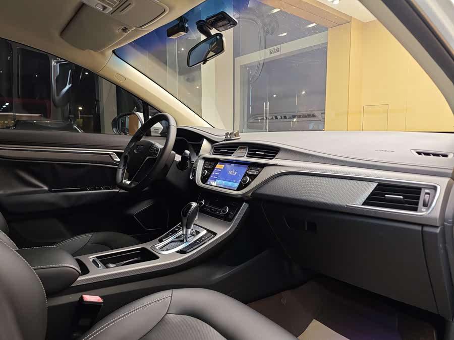 GEELY 2017 #31 GEELY 2017 car image #31
