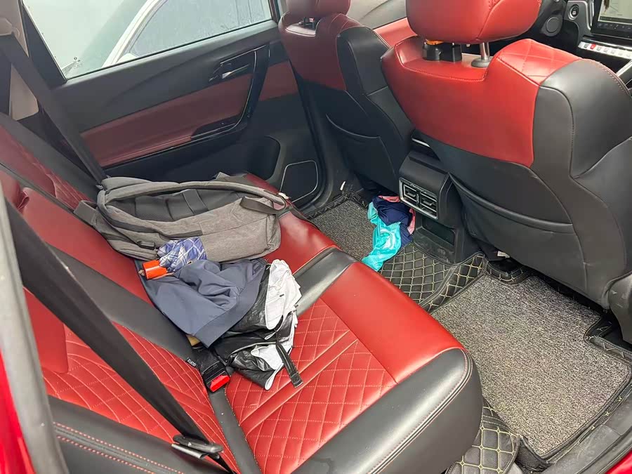 Forthing T5 2019 #8 Forthing T5 2019 صورة سيارة #8