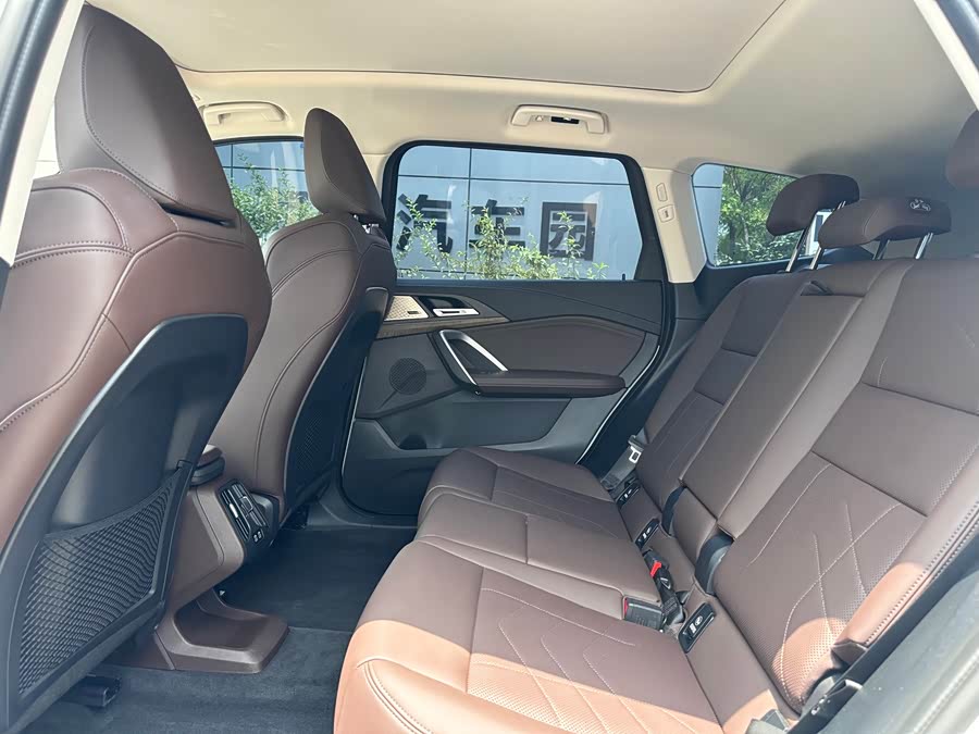 BMW iX1 2024 #10 BMW iX1 2024 car image #10