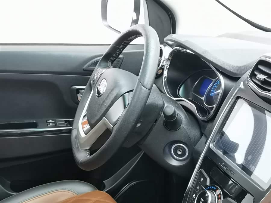 SWM X3 2017 #23 SWM X3 2017 изображение автомобиля #23