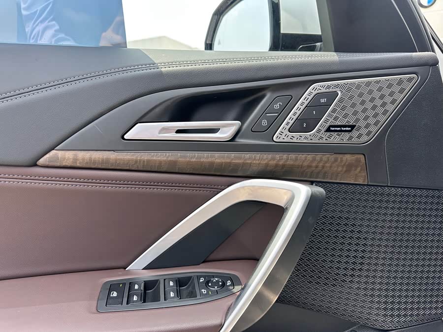 BMW iX1 2024 #9 BMW iX1 2024 car image #9