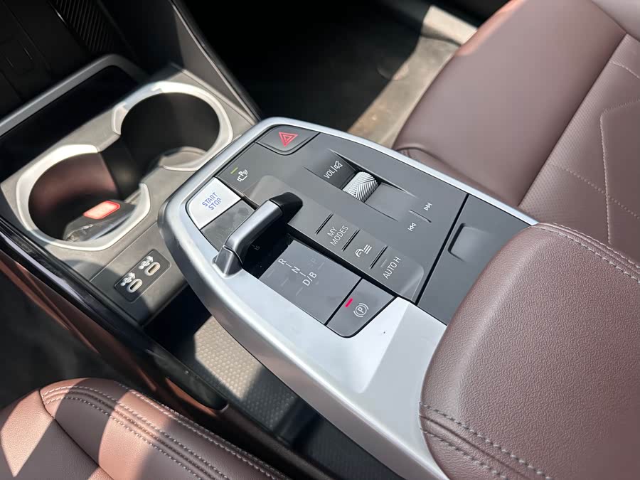 BMW iX1 2024 #8 BMW iX1 2024 car image #8