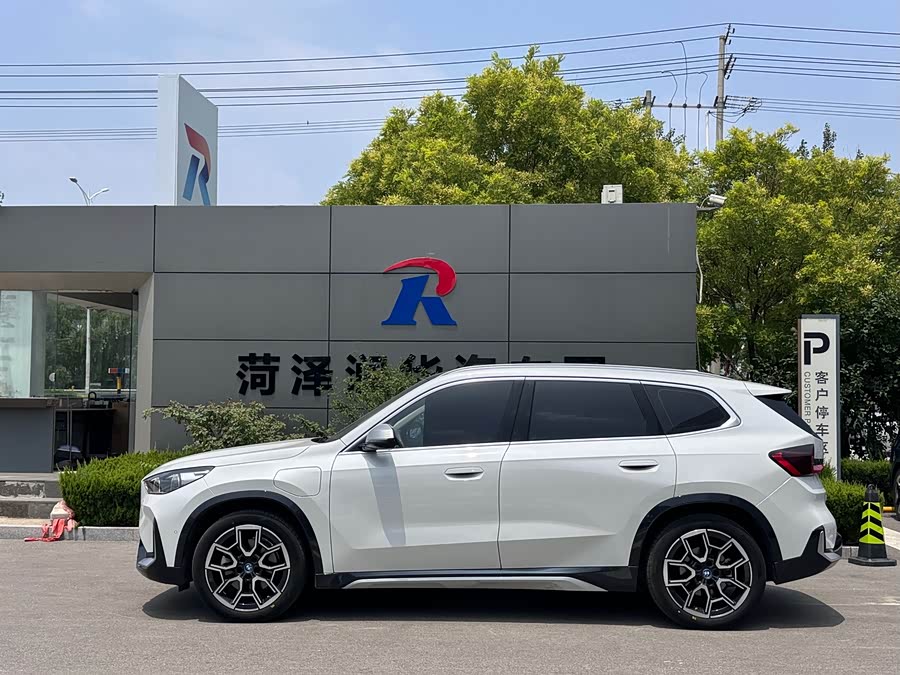 BMW iX1 2024 #4 BMW iX1 2024 car image #4