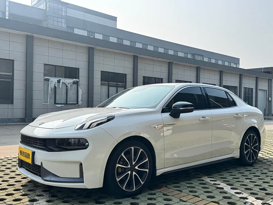 Lynk & Co 03 2019 #2 Lynk & Co 03 2019 car image #2