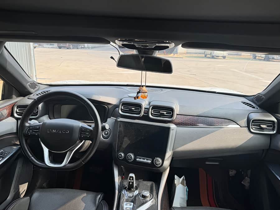Lynk & Co 03 2019 #7 Lynk & Co 03 2019 car image #7