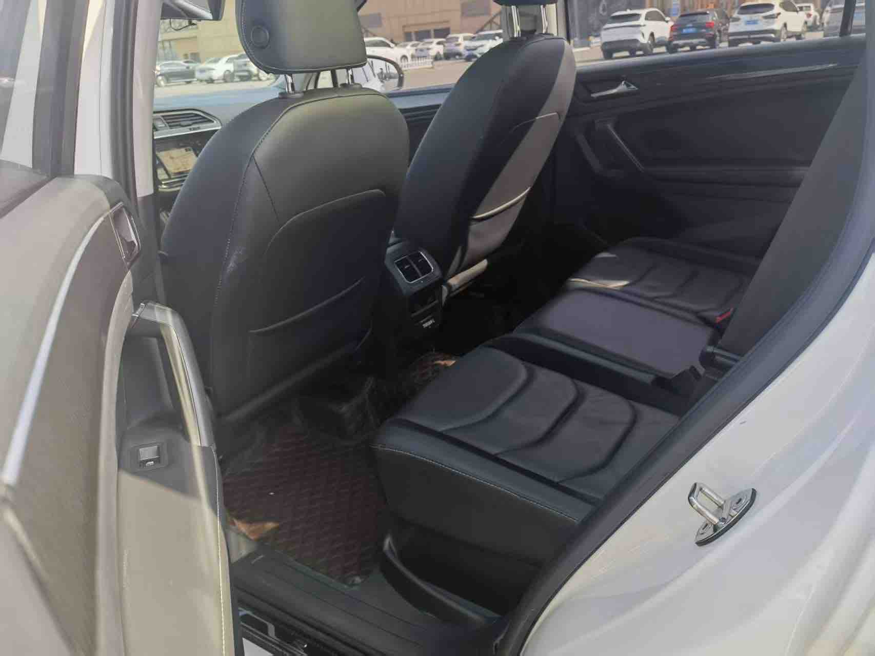 Volkswagen Tiguan L 2019 immagine di auto #9