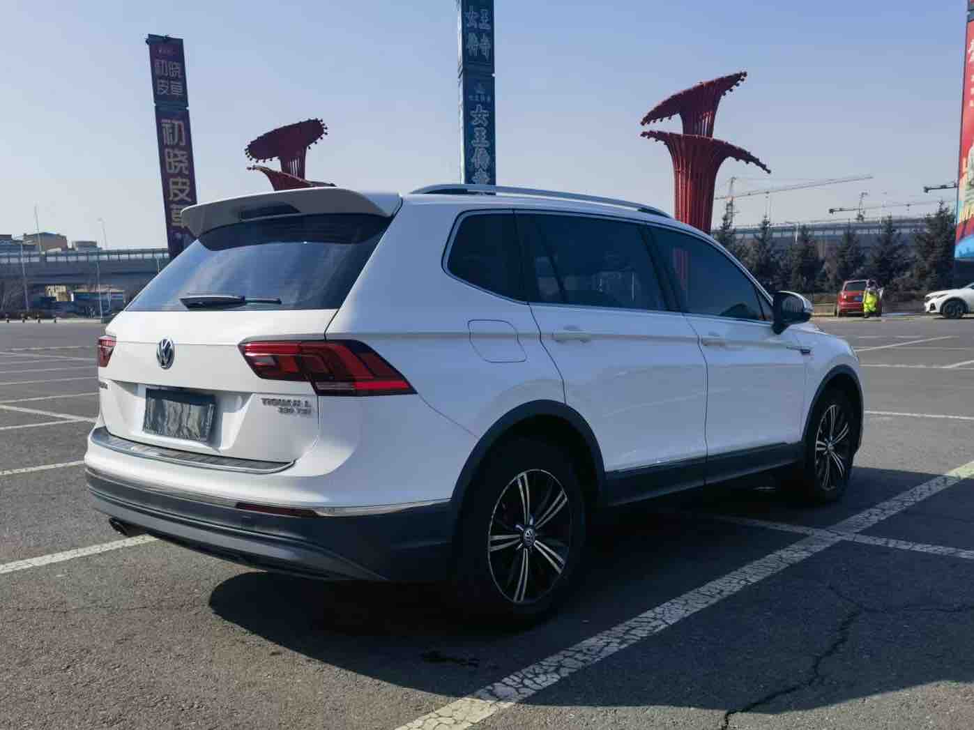 Volkswagen Tiguan L 2019 immagine di auto #4