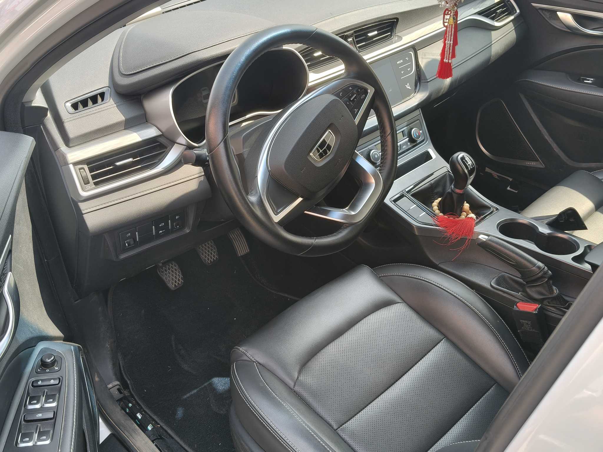 GEELY Emgrand 2019 #4 GEELY Emgrand 2019 car image #4