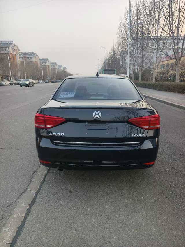 Volkswagen 2018 car image #8
