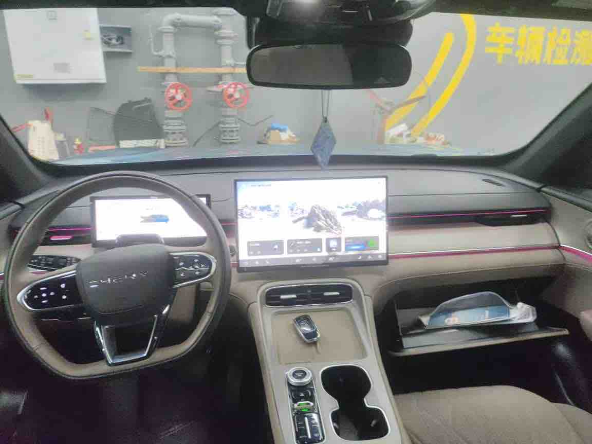 Tiggo8 PLUS C-DM 2025 #4 Tiggo8 PLUS C-DM 2025 car image #4