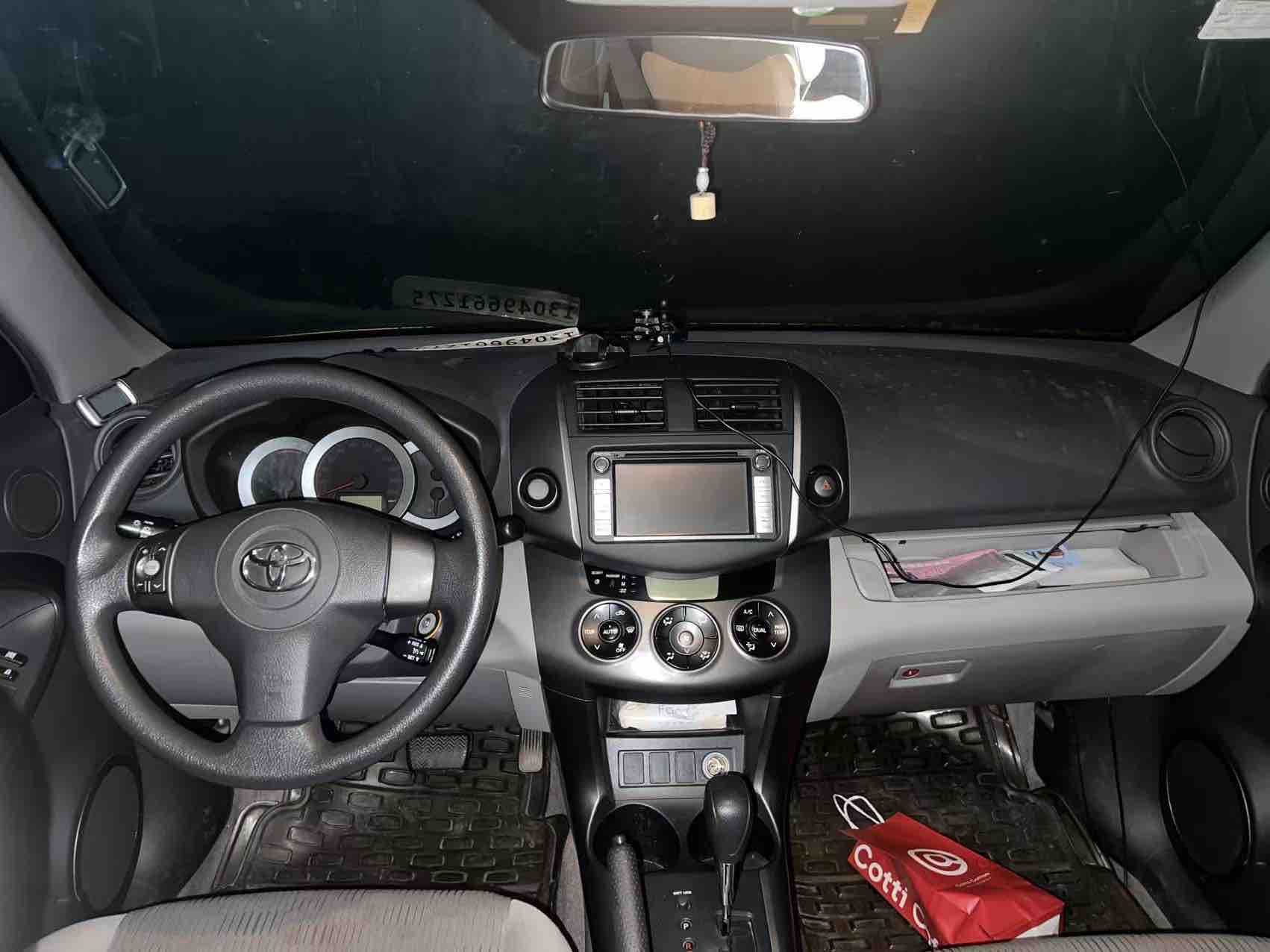 Toyota RAV4 2011 car image #2