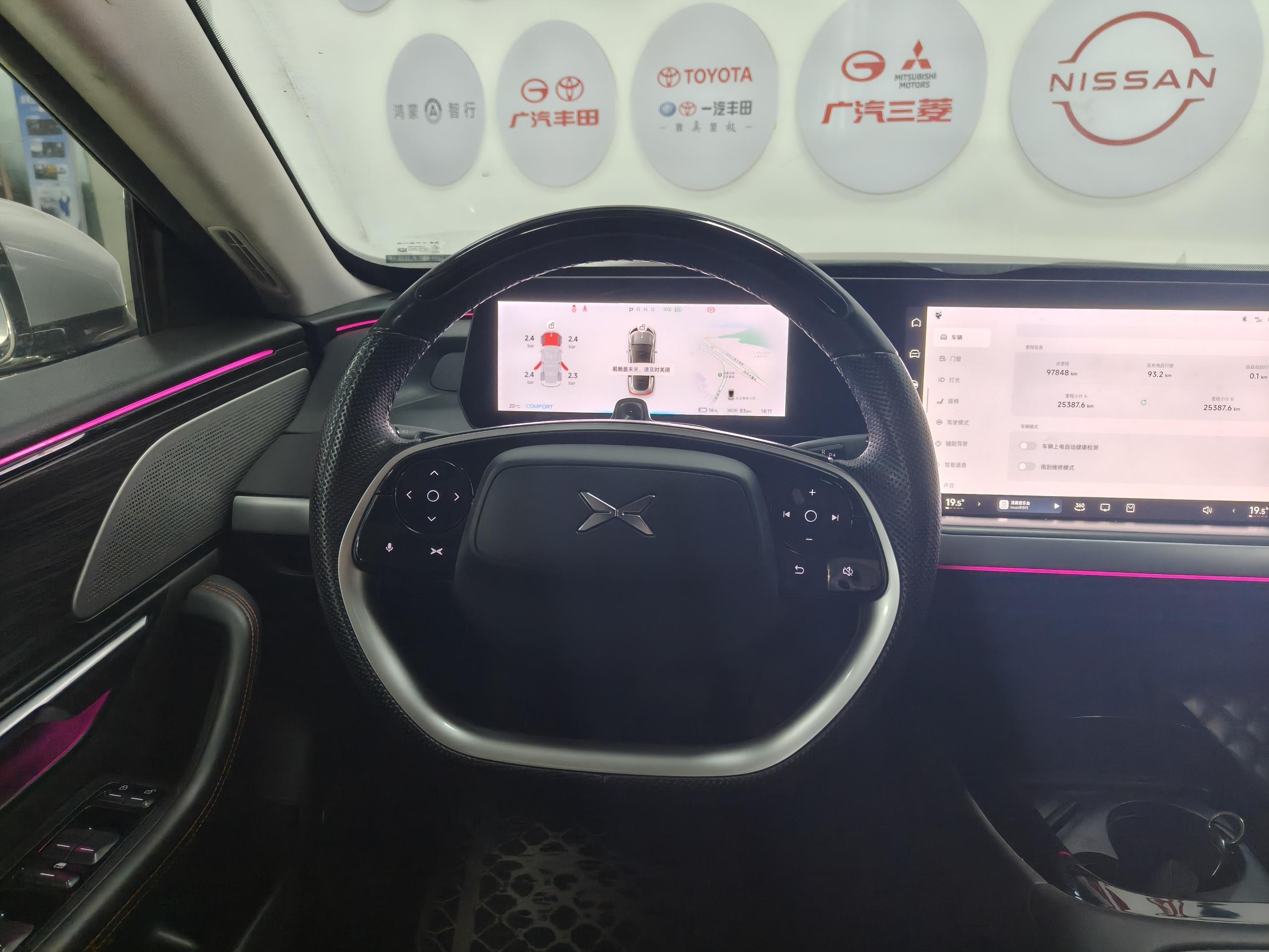 Xpeng P7 2023 صورة سيارة #12