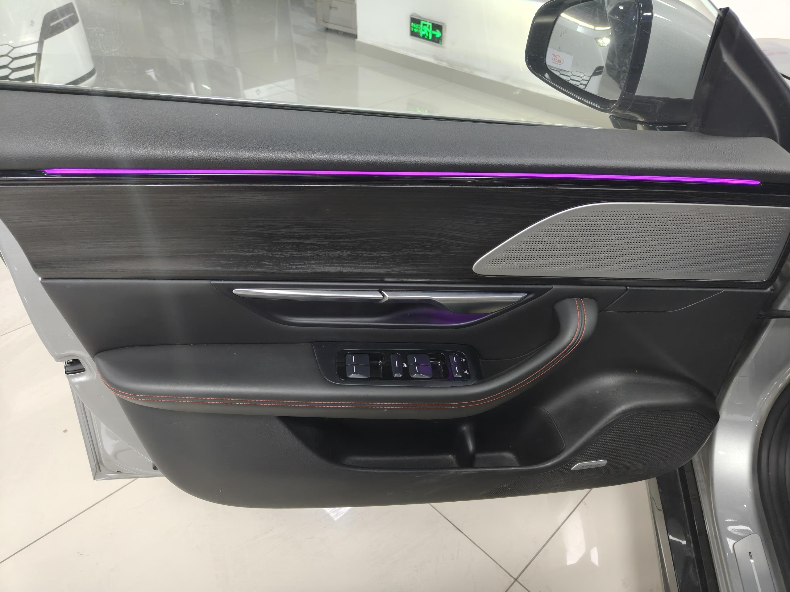 Xpeng P7 2023 صورة سيارة #24