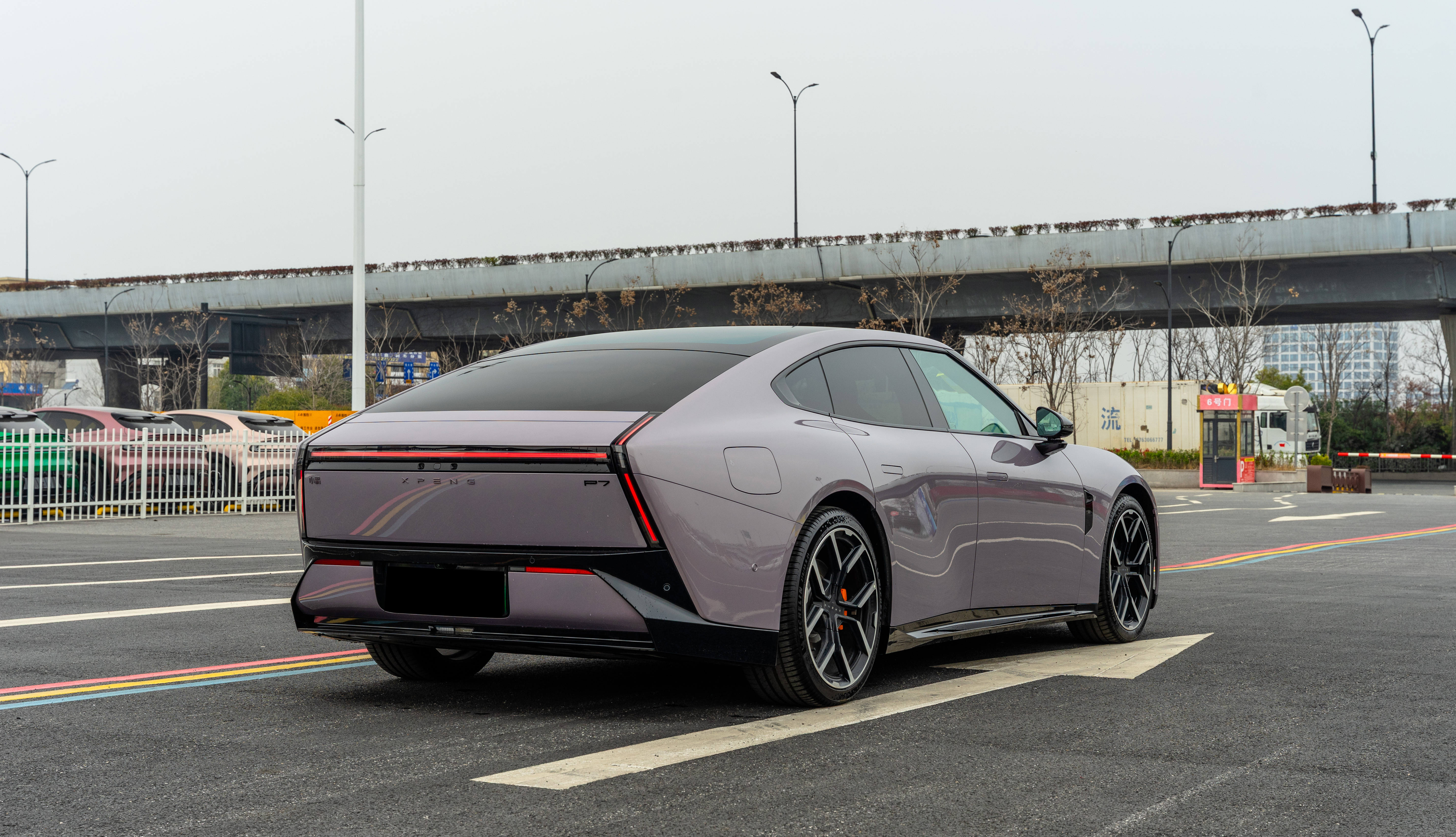 Xpeng P7 2025 صورة سيارة #8