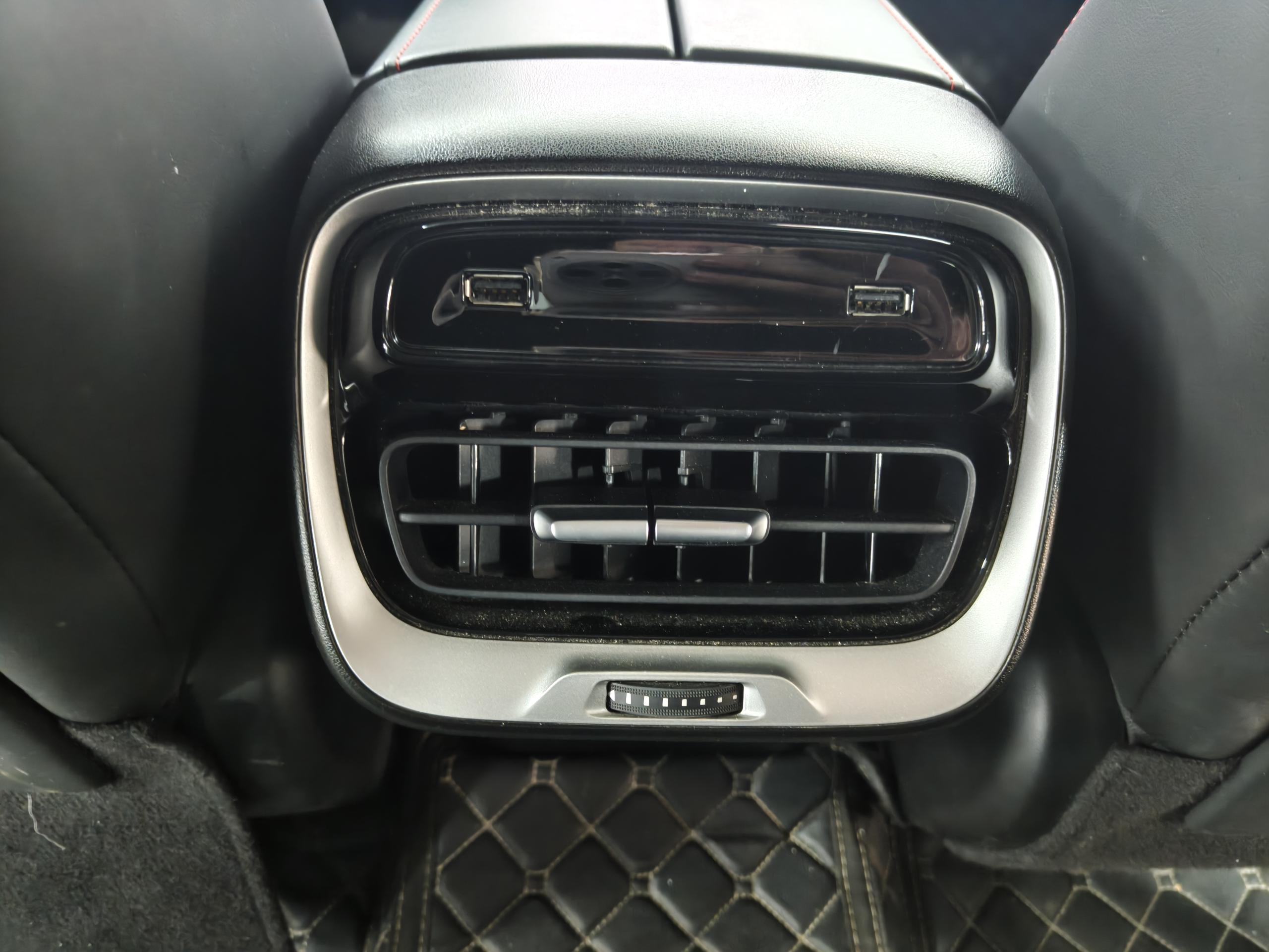 Xpeng P7 2023 صورة سيارة #16