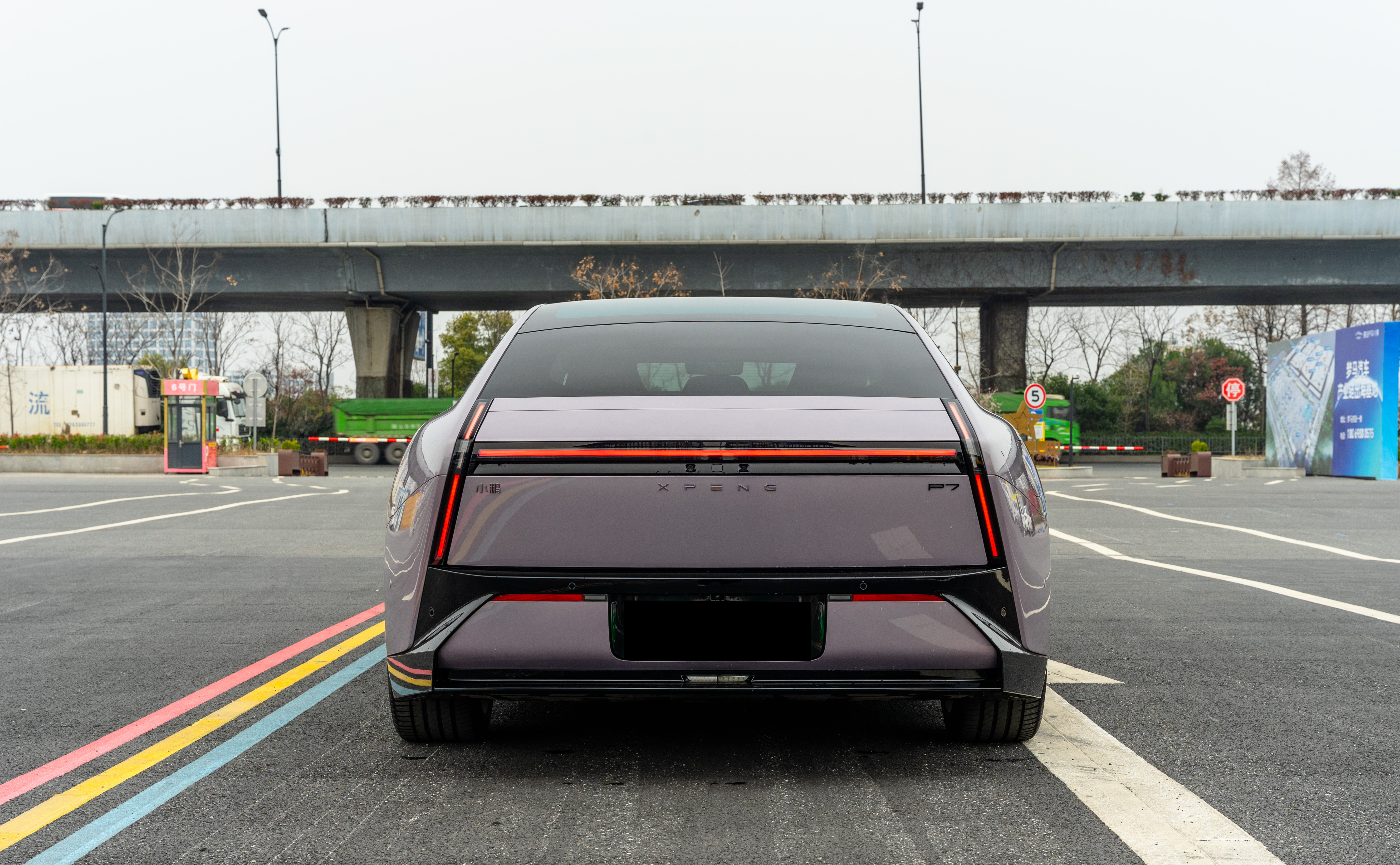 Xpeng P7 2025 صورة سيارة #7