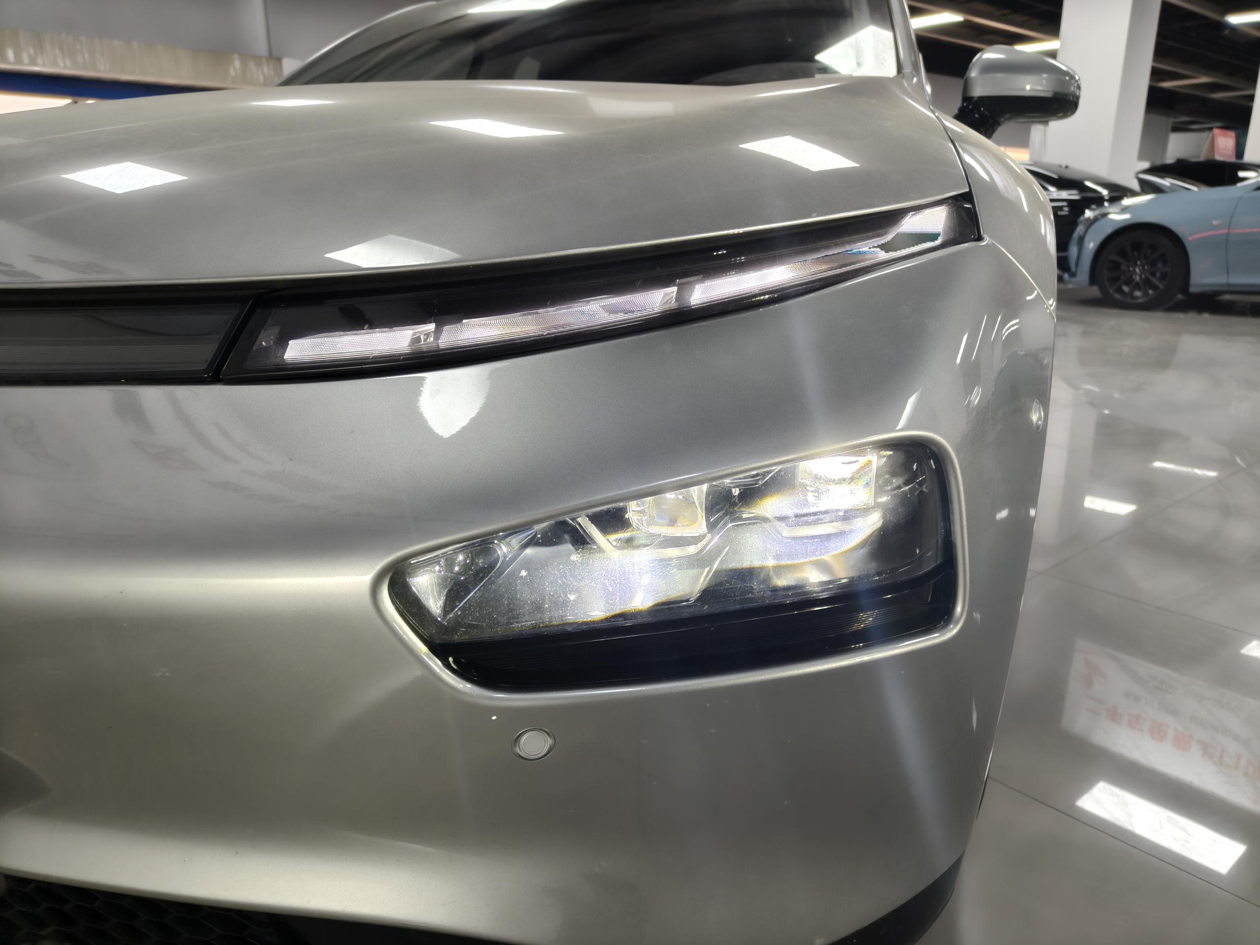 Xpeng P7 2023 صورة سيارة #17