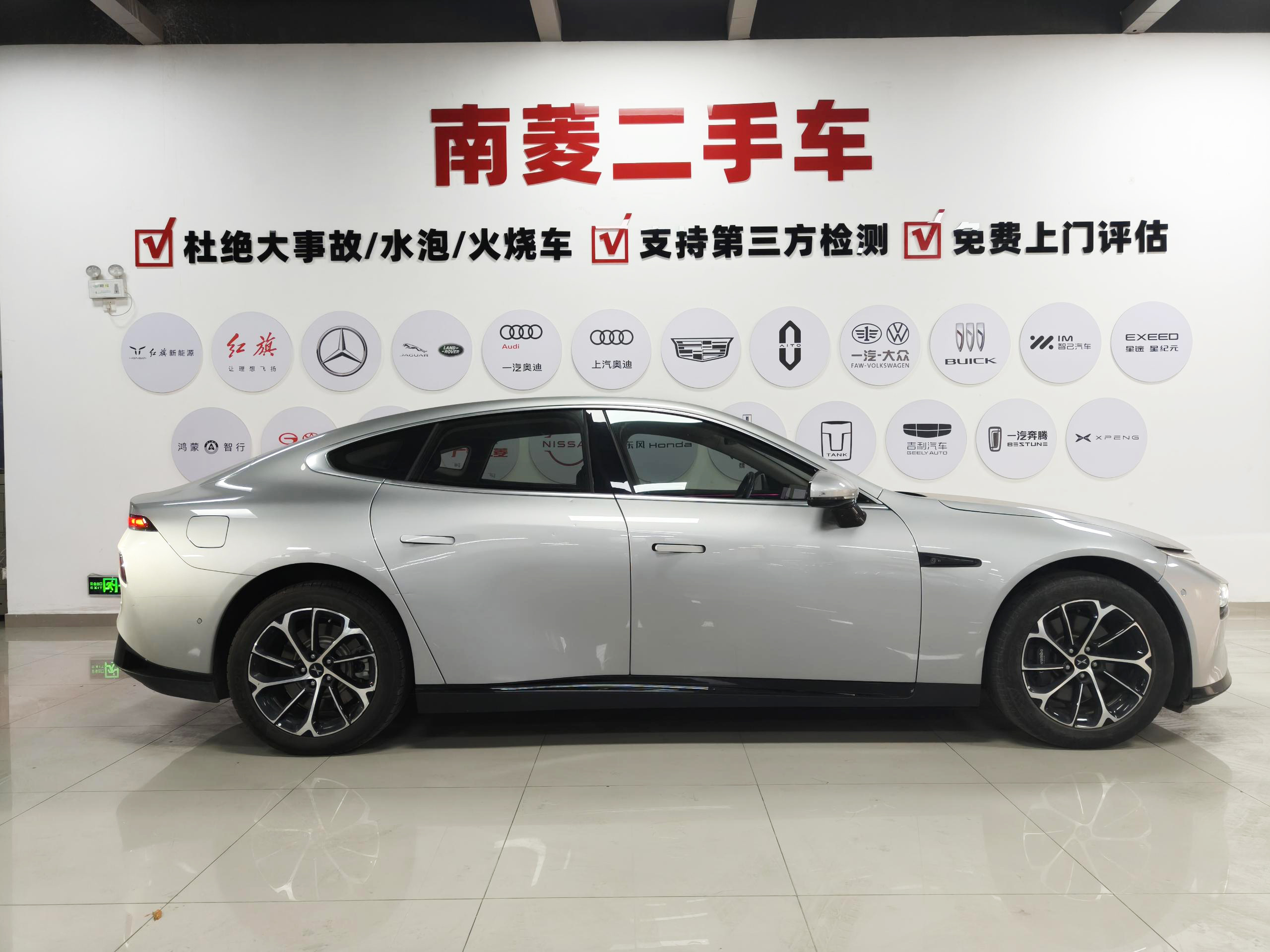 Xpeng P7 2023 صورة سيارة #7