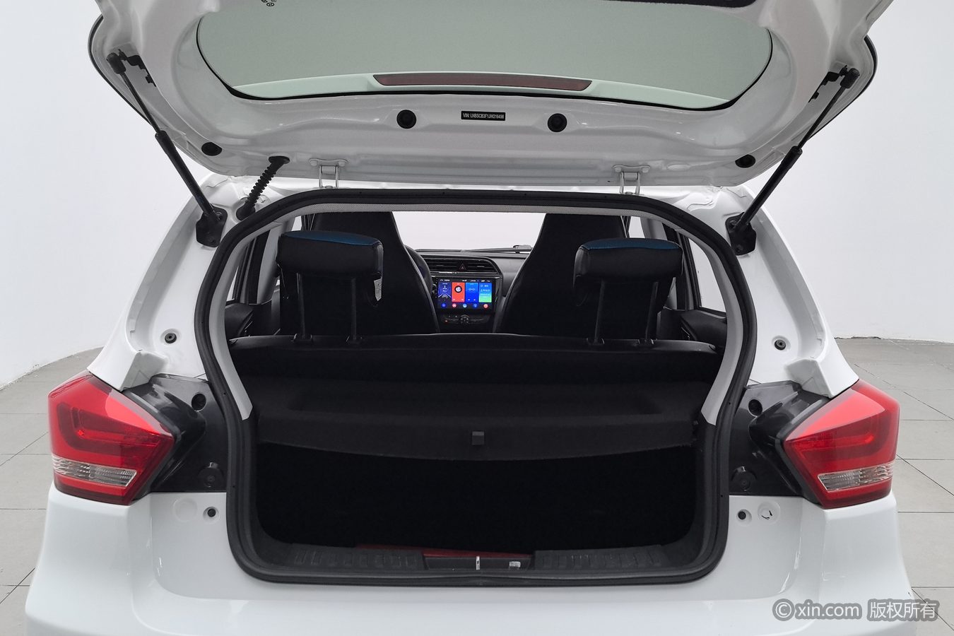 2018 #17 2018 car image #17