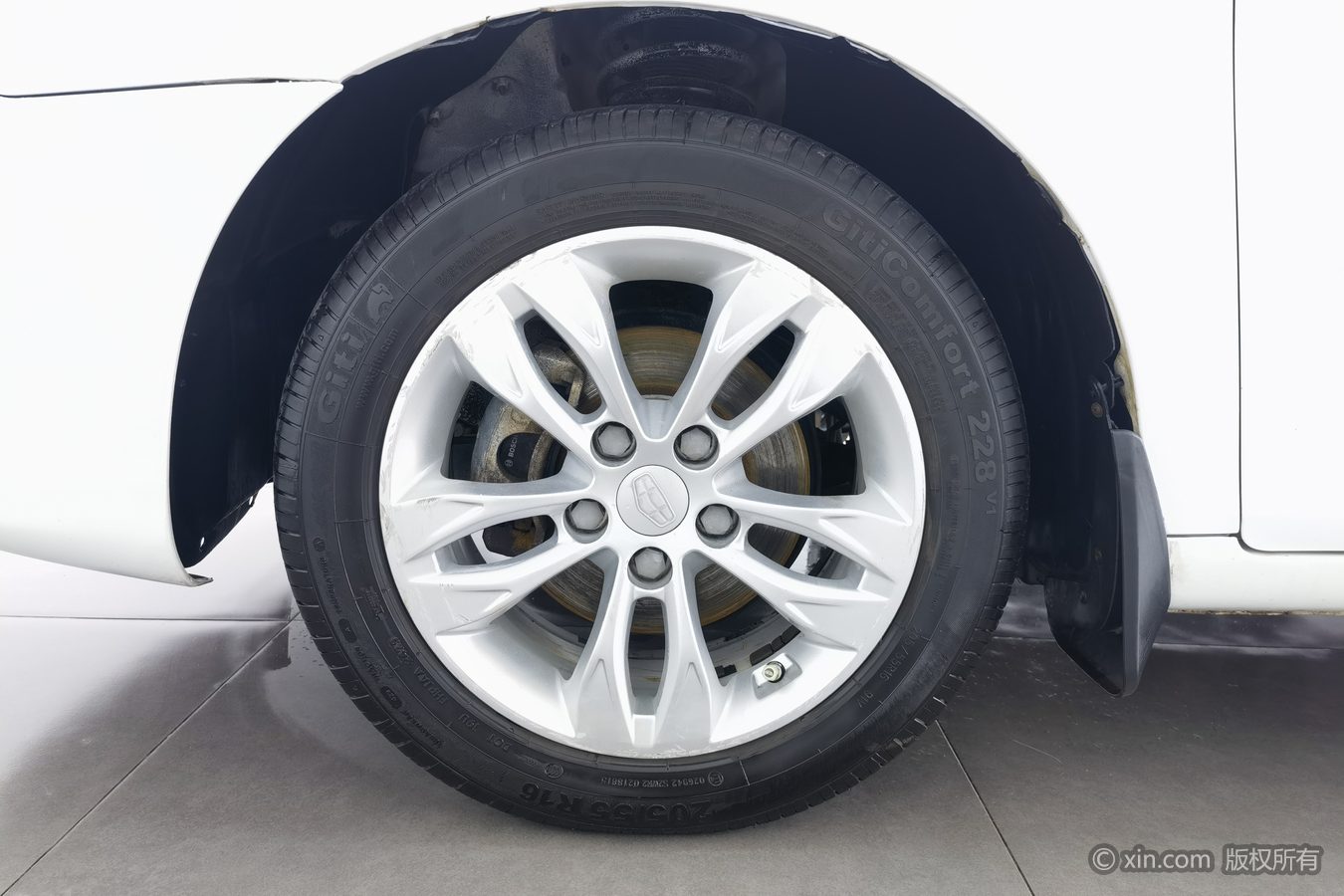 GEELY Emgrand 2016 car image #7