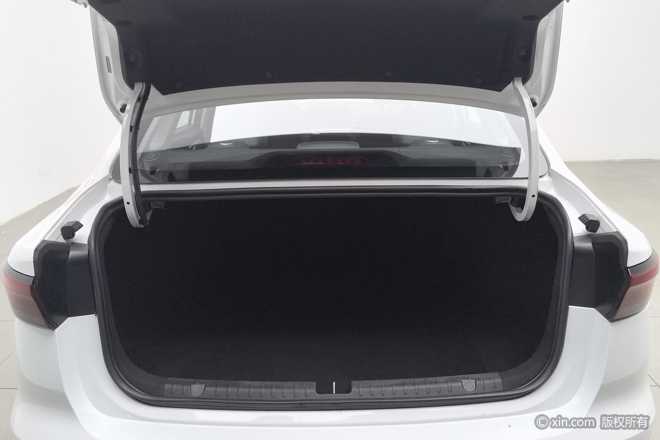 GEELY Emgrand 2023 car image #17