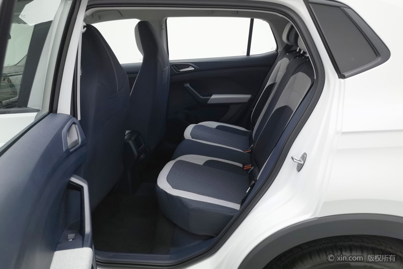 Volkswagen Tharu 2025 car image #16