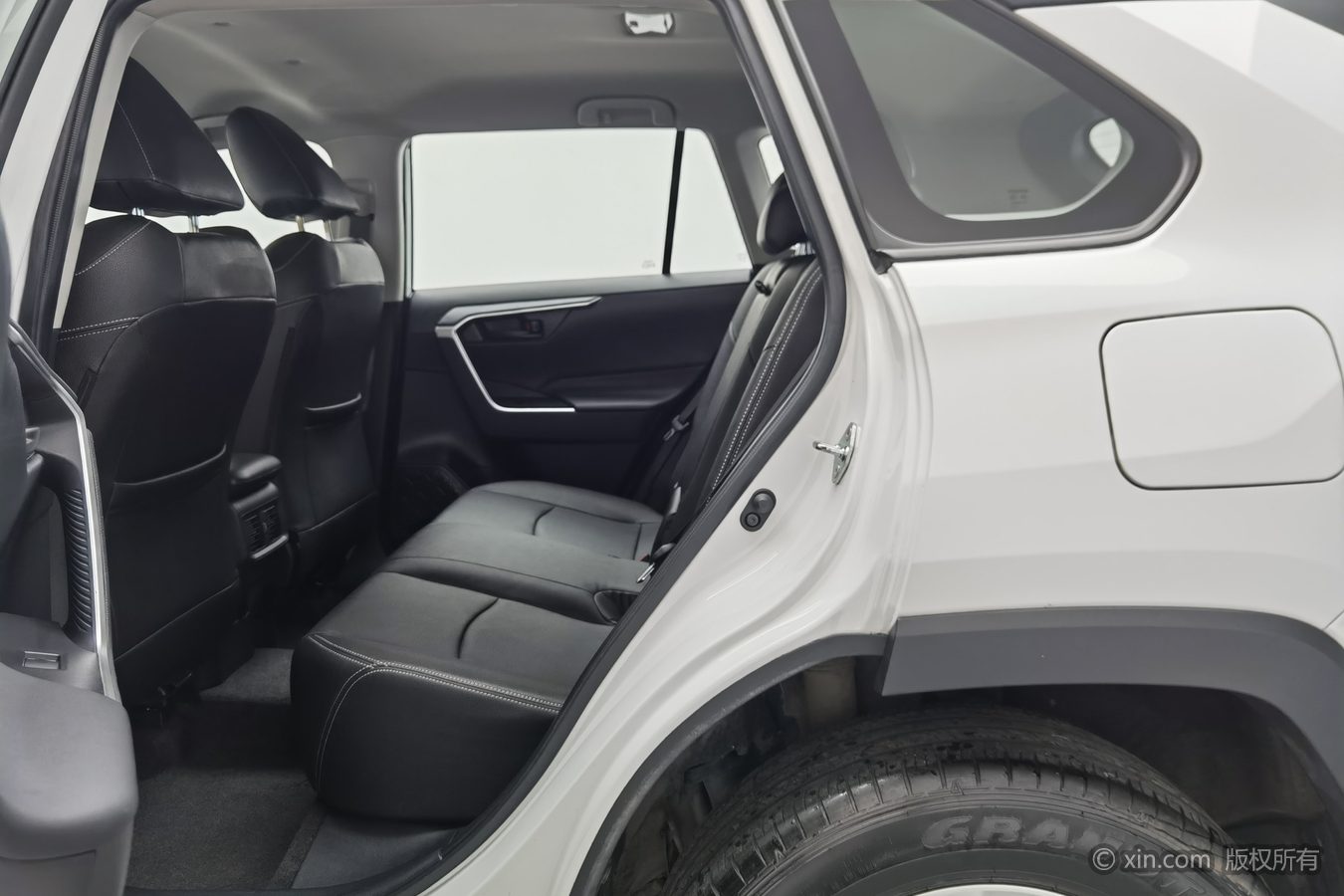 Toyota RAV4 2023 car image #16
