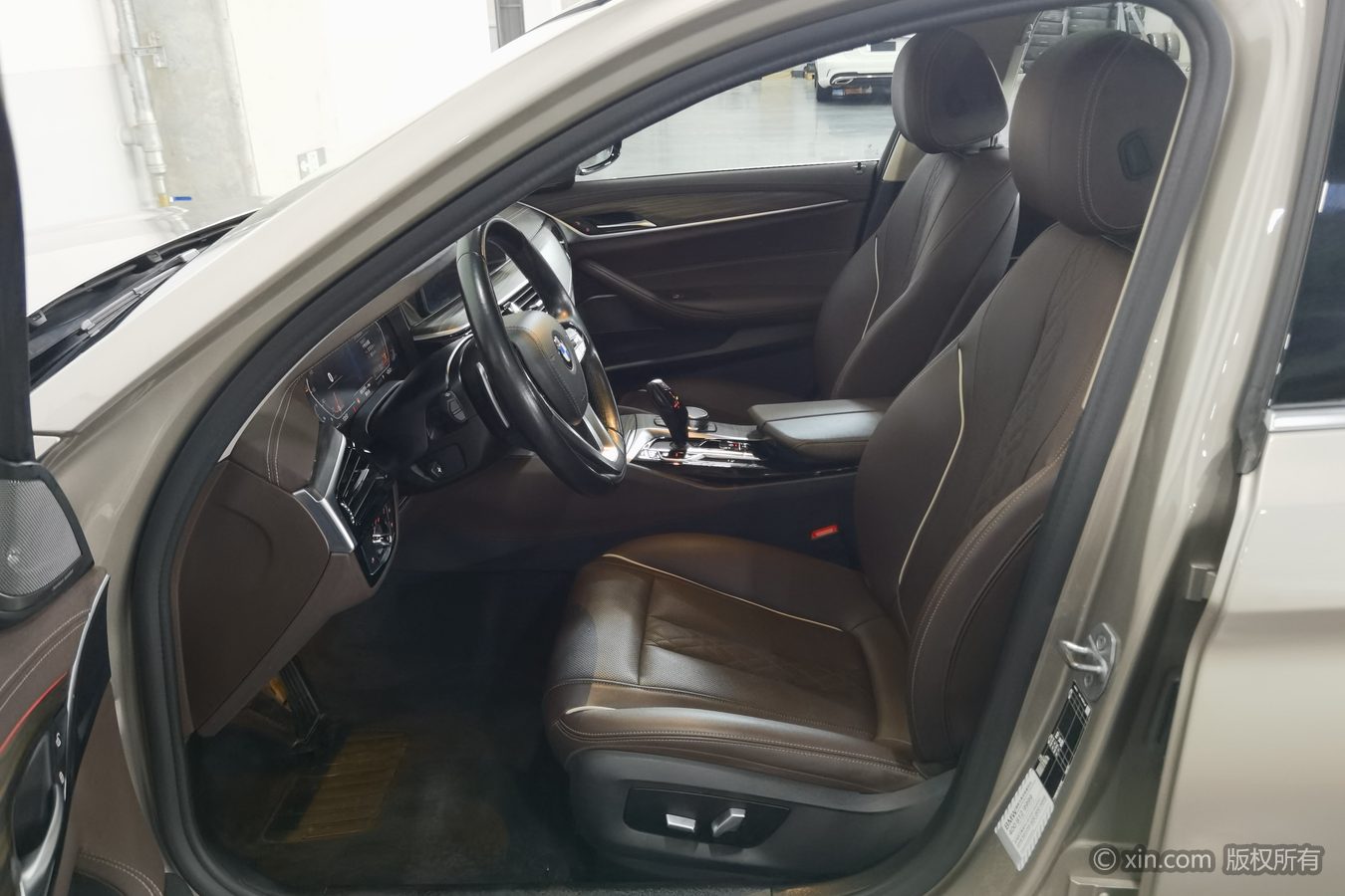 BMW 5 Series 2023 صورة سيارة #10