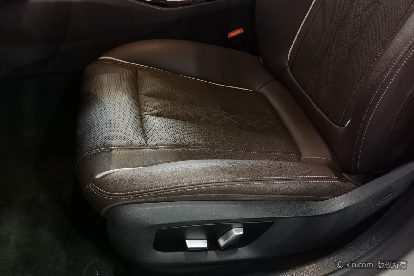 BMW 5 Series 2023 صورة سيارة #21