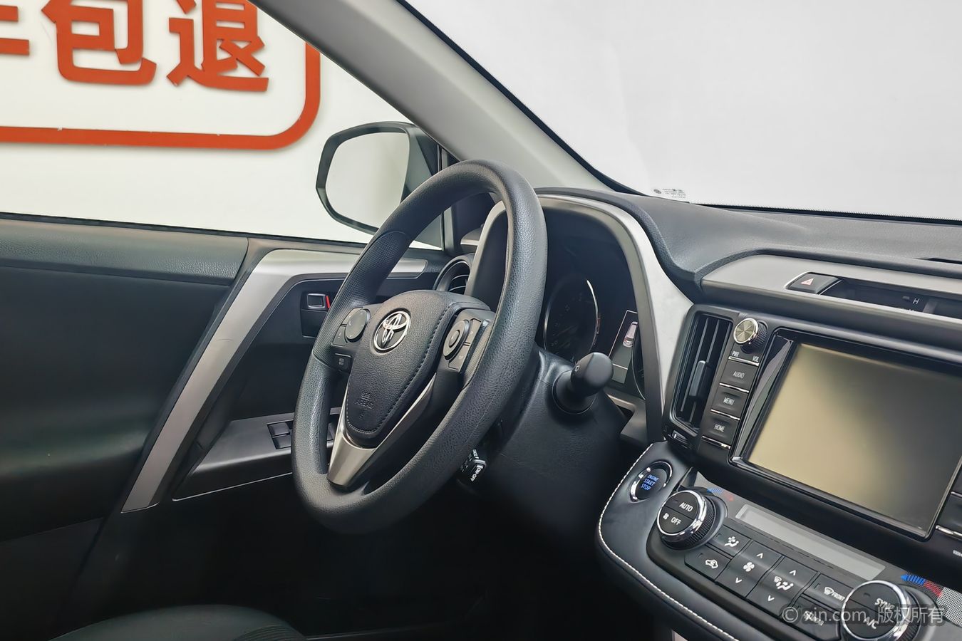 Toyota RAV4 2019 car image #23