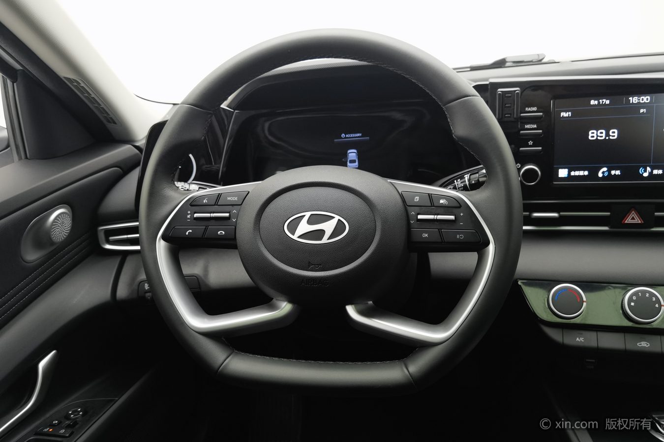Hyundai Elantra 2024 car image #11