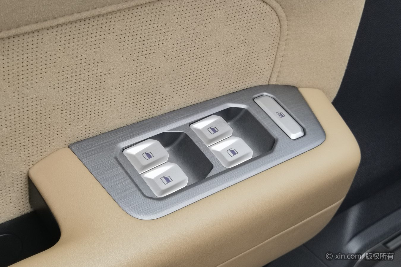 Jetour Traveller 2023 car image #9