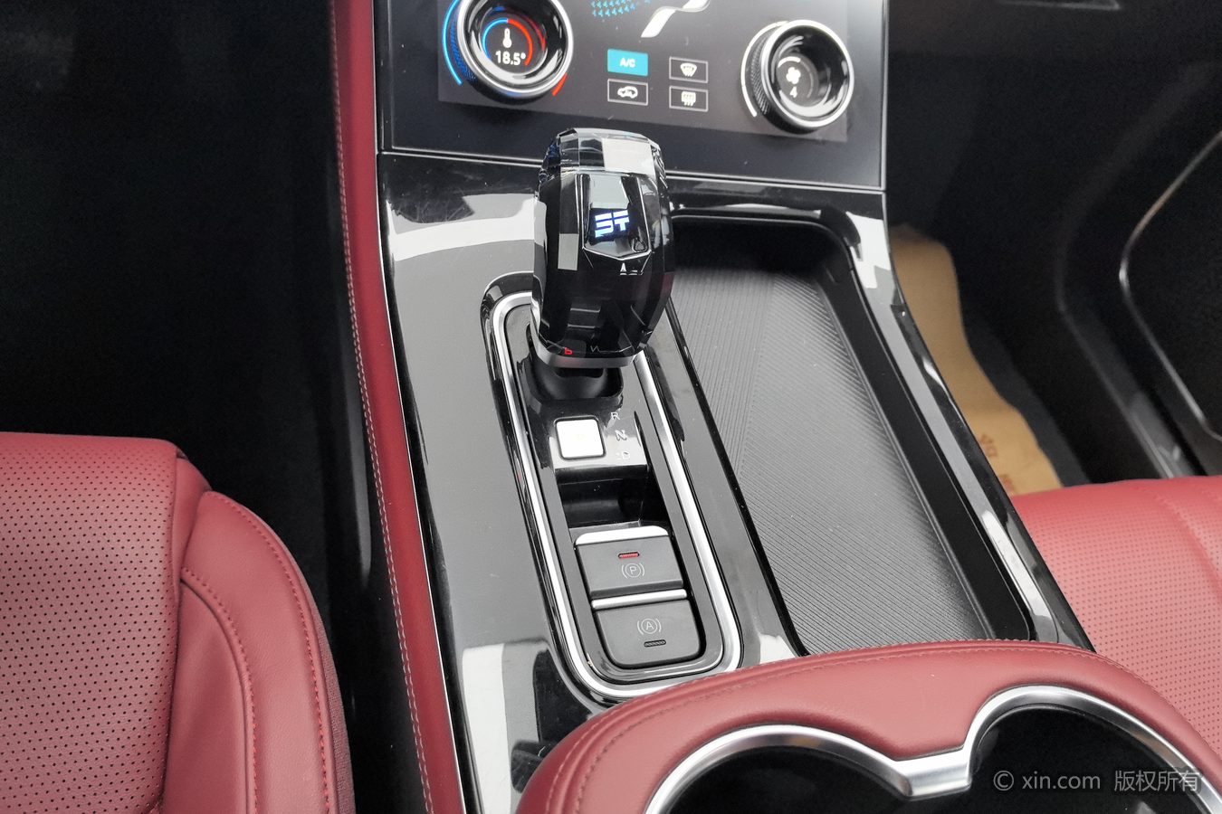 Jetour X70 PLUS 2024 car image #14